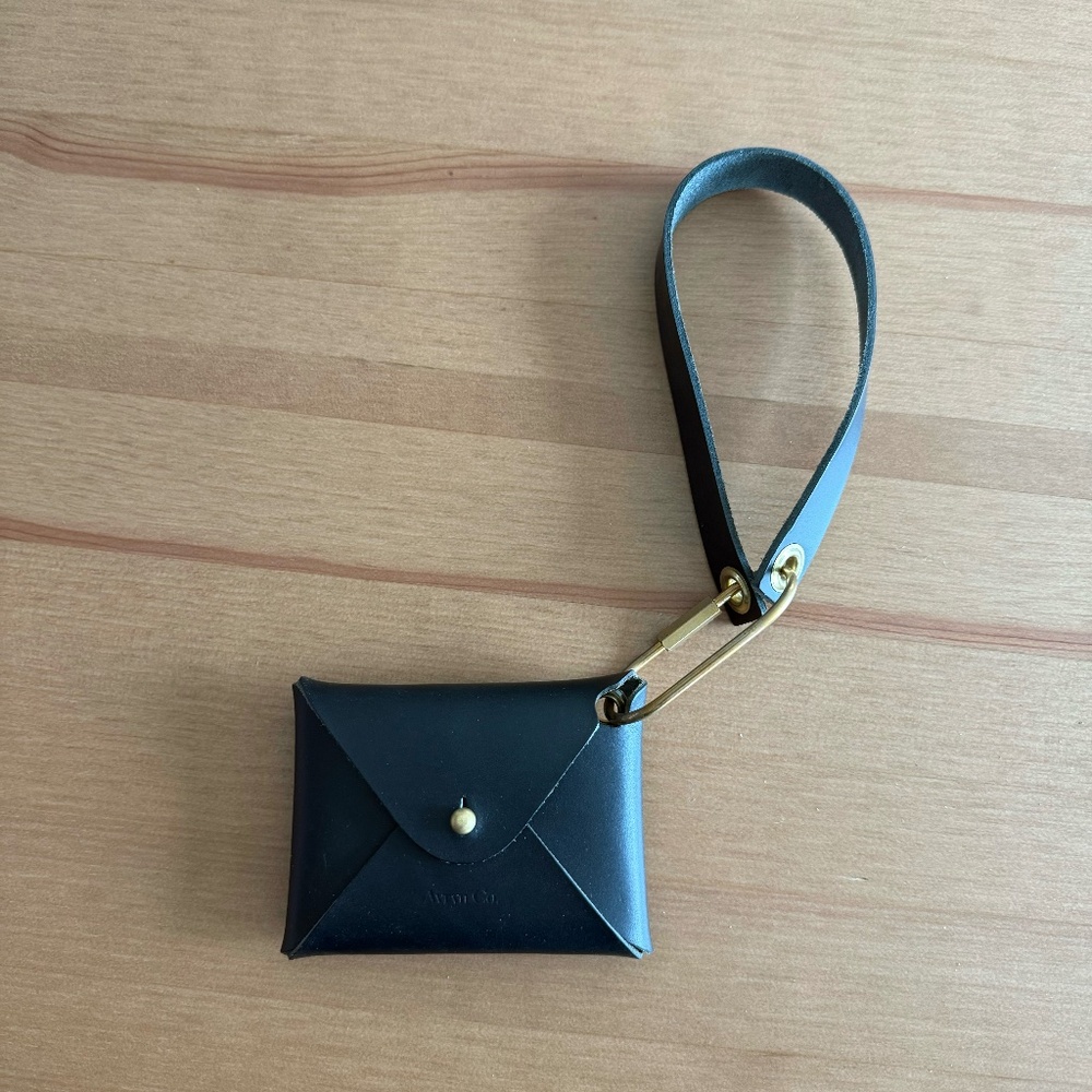 Avryn Co. Classic Leather Wallet Wristlet in Black
